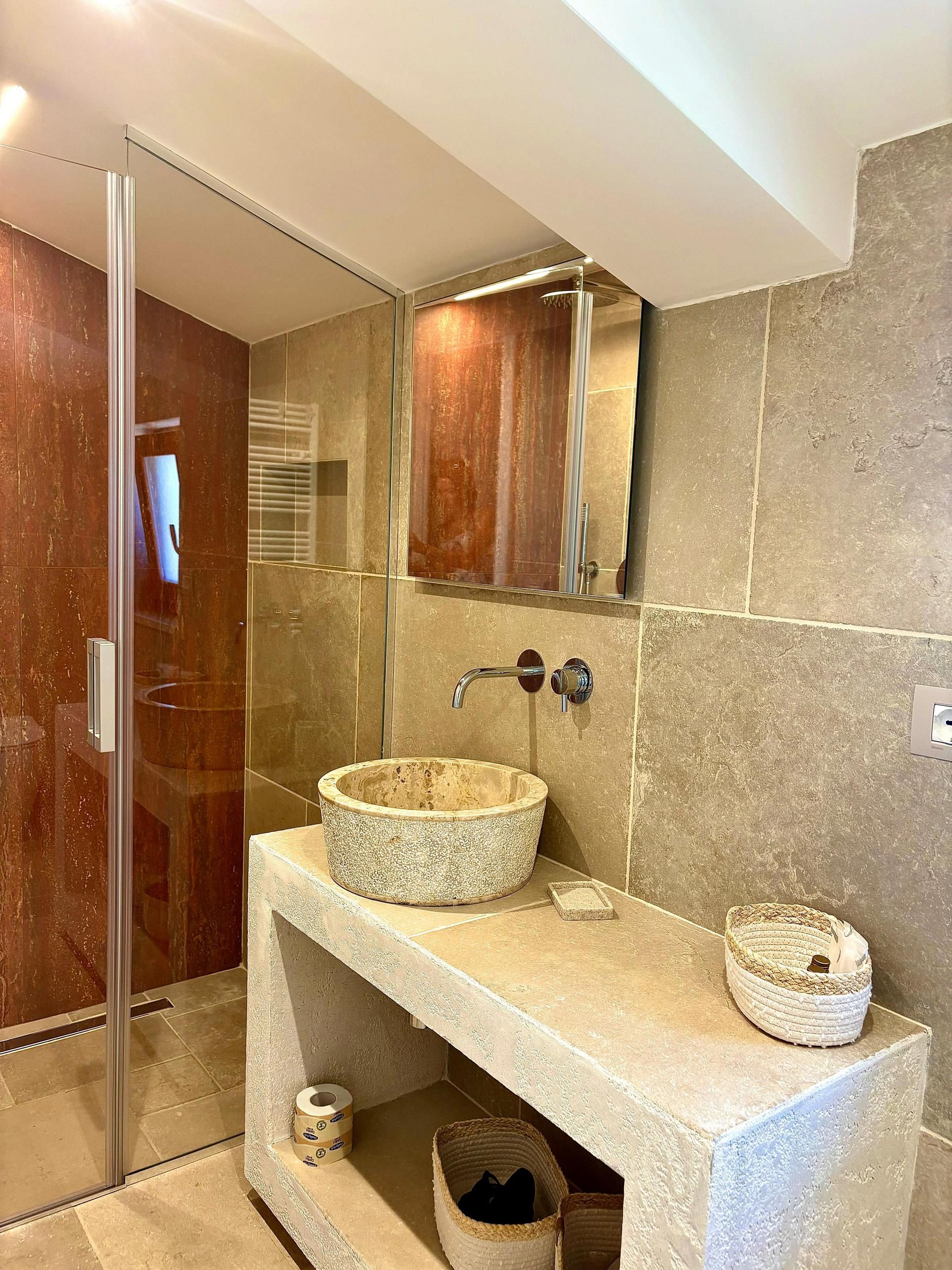 camera matrimoniale superiore della Posta Del Guardiano Country House a Vieste nel Gargano