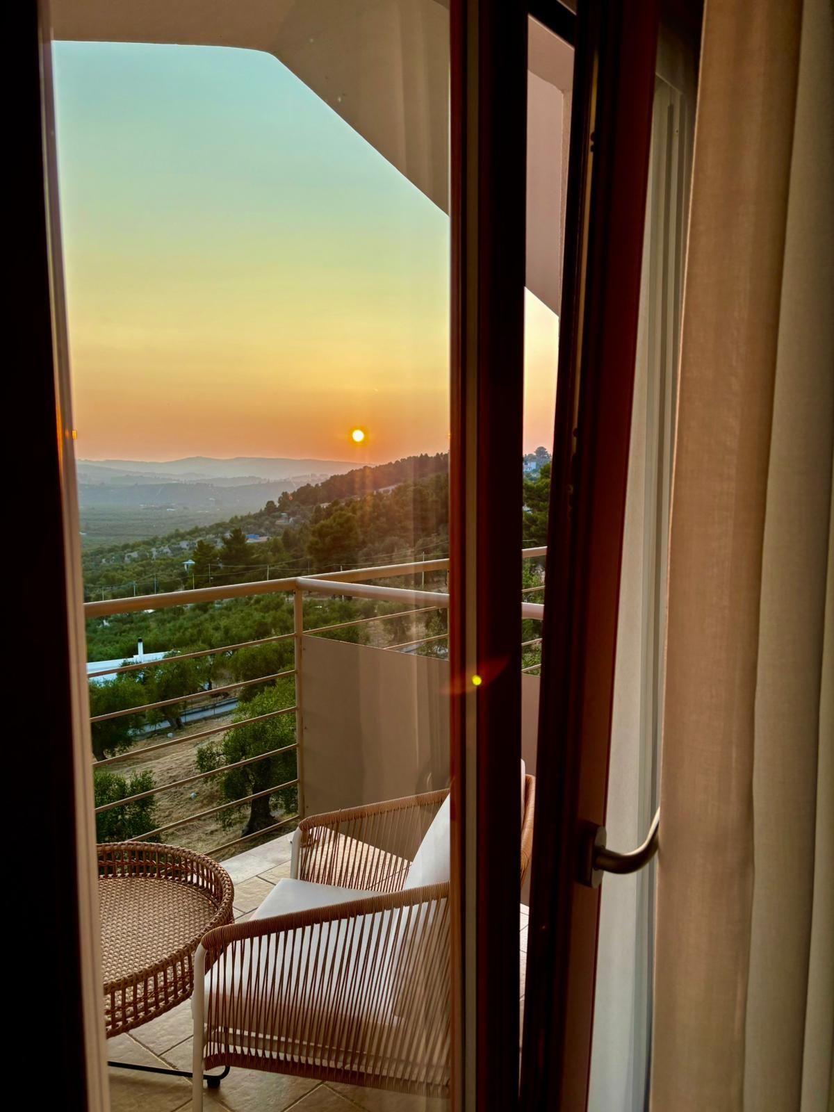 camera matrimoniale superiore della Posta Del Guardiano Country House a Vieste nel Gargano