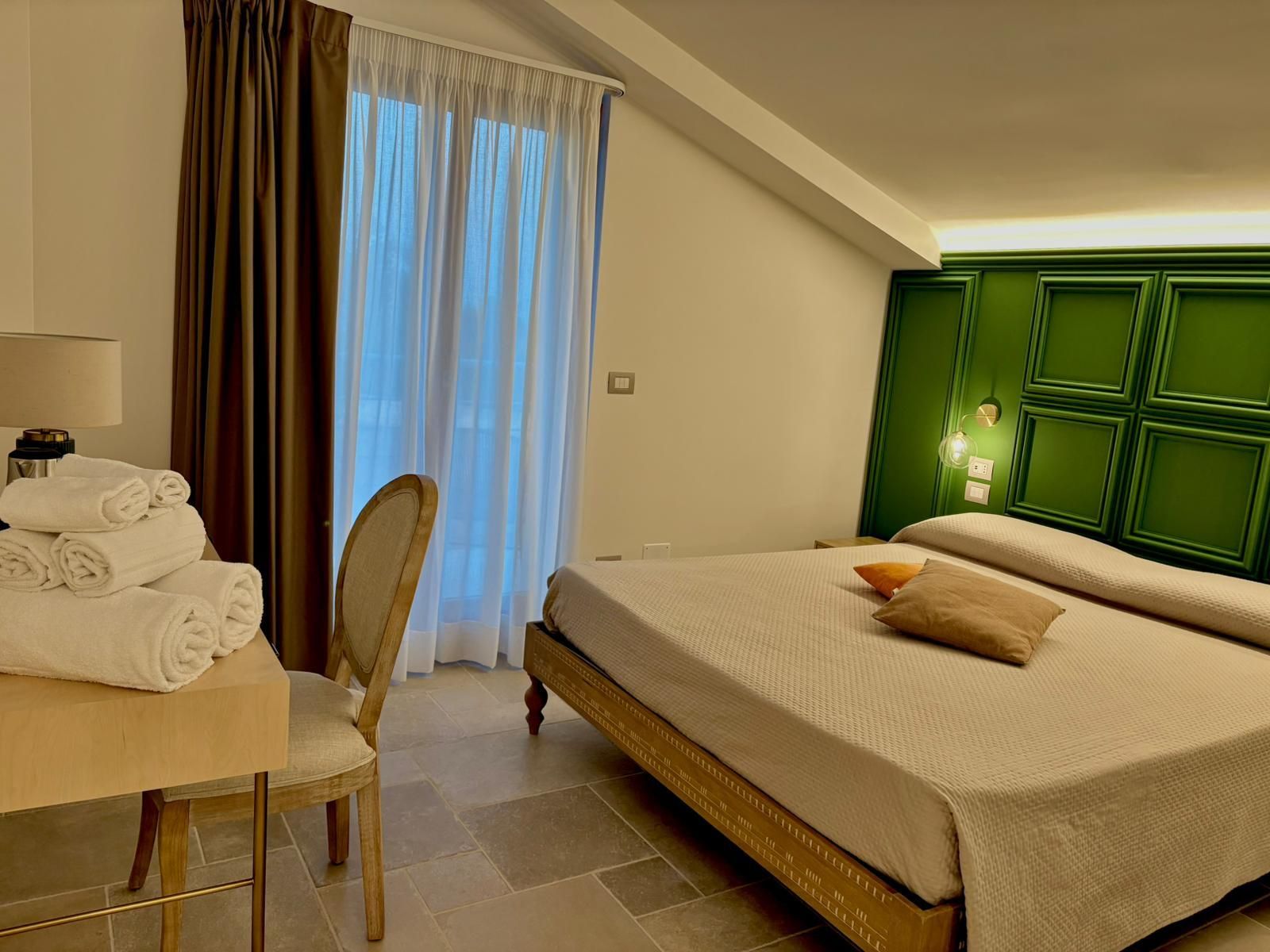 camera matrimoniale superiore della Posta Del Guardiano Country House a Vieste nel Gargano