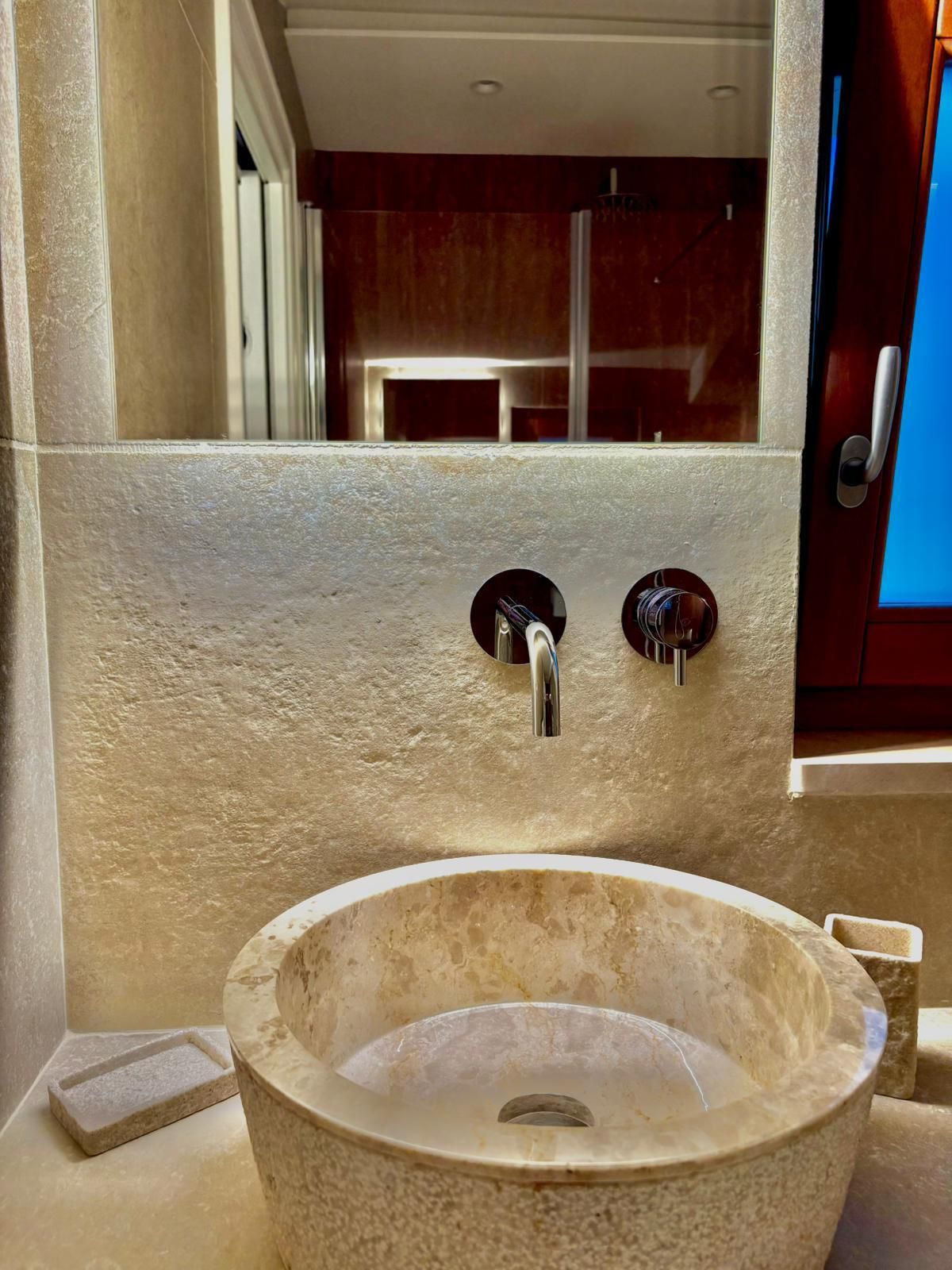 camera matrimoniale superiore della Posta Del Guardiano Country House a Vieste nel Gargano